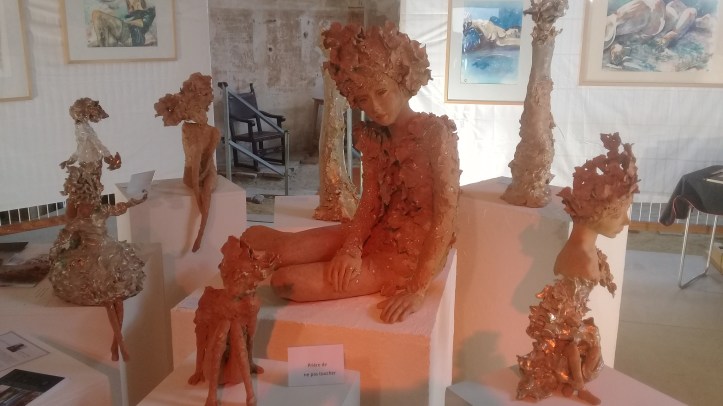 🎨🌿 Sculptures de grès de Laurence Morisse au Prieuré de Charrière 🌿🎨