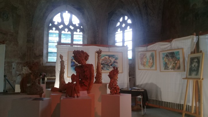 L'exposition au Prieuré de Charrière, en cours jusqu’au 12 Mai 2024, offre une agréable initiation dans cet univers sculptural original.