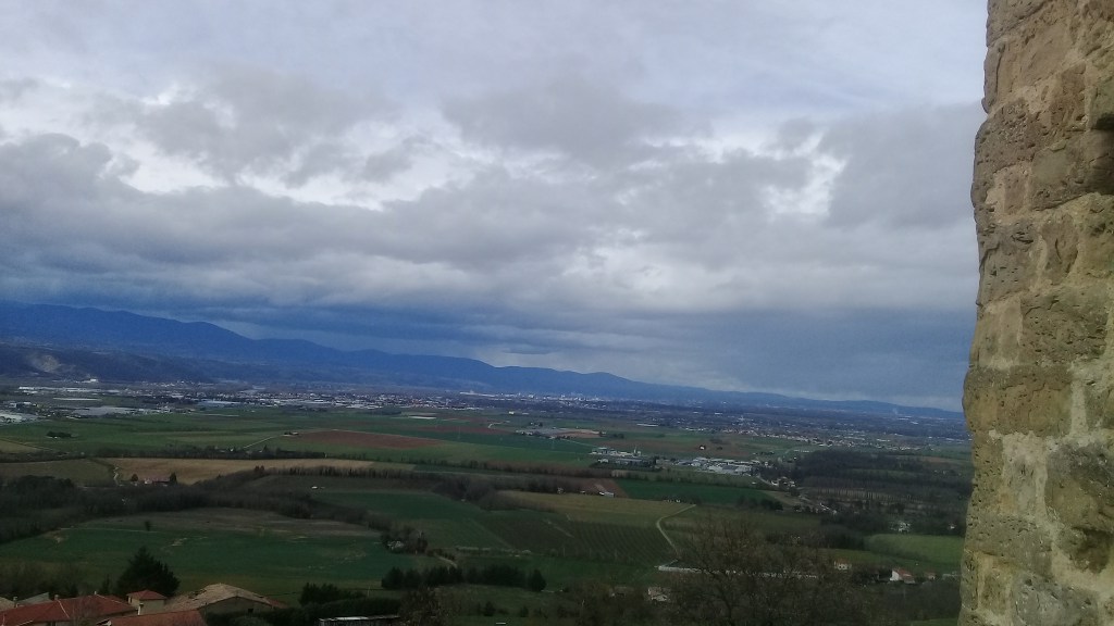 Tour d'Albon (Drôme, 26140) : berceau médiéval du Dauphiné, site castral du XIe-XIIIe siècle perché à 336m d'altitude. 