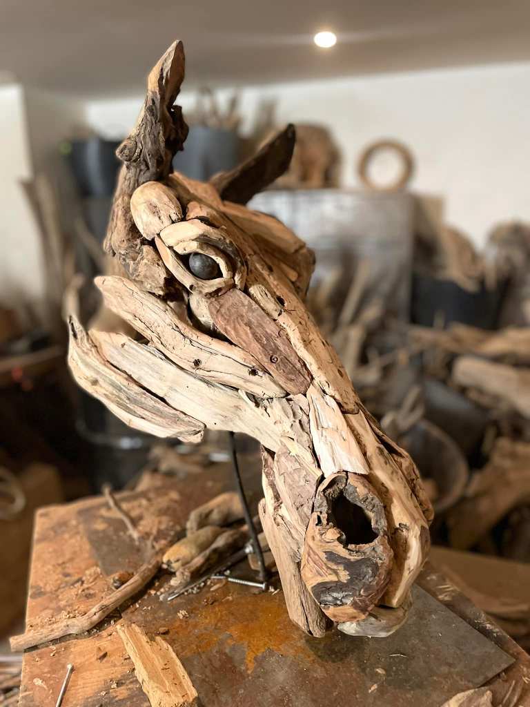 Bétina Broussaud, artiste sculpteur en bois flotté et métal