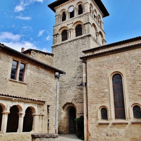 Découvrez Saint-Donat-sur-l'Herbasse à travers ses rues et son histoire !