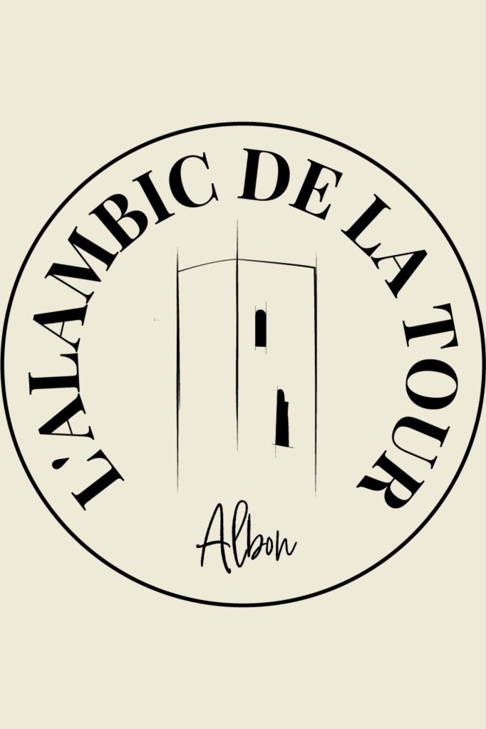 L’Alambic de la Tour d’Albon : Une histoire de racines, de feu et de saveurs
