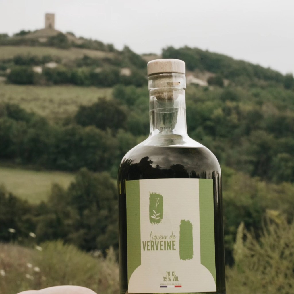 L’Alambic de la Tour d’Albon : Une histoire de racines, de feu et de saveurs