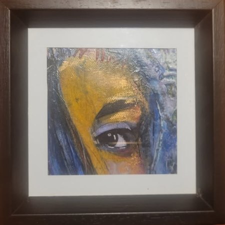 L’artiste drômoise Mina nous dévoile une série inédite de mini œuvres uniques, éclats colorés mêlant peinture, mots et mystère. Ces petits formats encadrés sont bien plus que de simples tableaux : ce sont des fragments d’univers, parfaits pour un cadeau original ou pour apporter une touche poétique à votre intérieur.