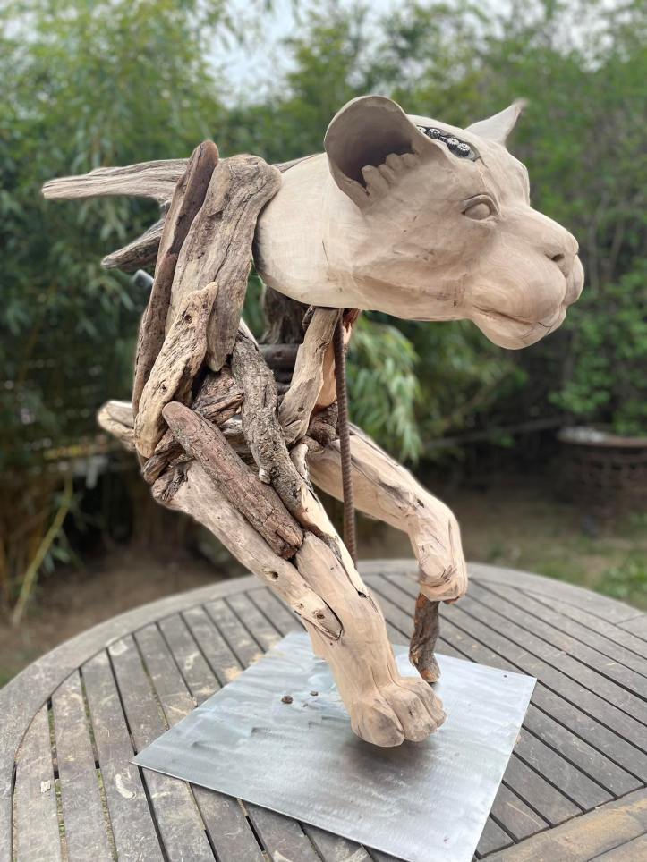 ✨ Un chef-d'œuvre hybride entre sauvage et mécanique, bois flotté et acier – par Jean-Baptiste MESONA