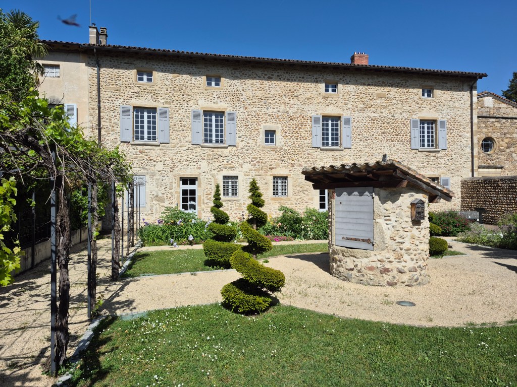 Xavier Guyonnet : Entre Abstraction et Paysage Intérieur - Une invitation sensorielle au Prieuré de Salaise-sur-Sanne (Isère)