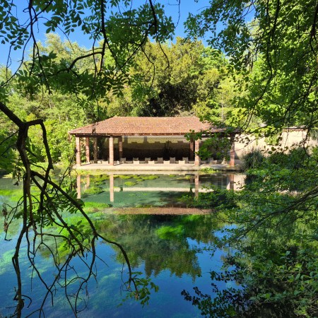 Le Lavoir de Manthes : Joyau Caché de la Drôme des Collines