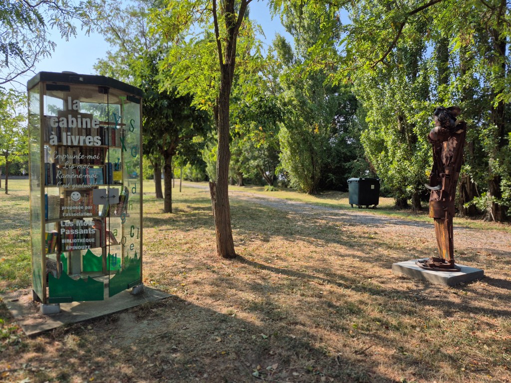 
Découvrez le Parc de Chandonzet à Épinouze (26), havre de 2,5 hectares où nature et art contemporain se rencontrent. Chemin de Sculptures, animations culturelles, accès gratuit toute l'année. Un joyau méconnu de la Drôme des Collines porté par des bénévoles passionnés.