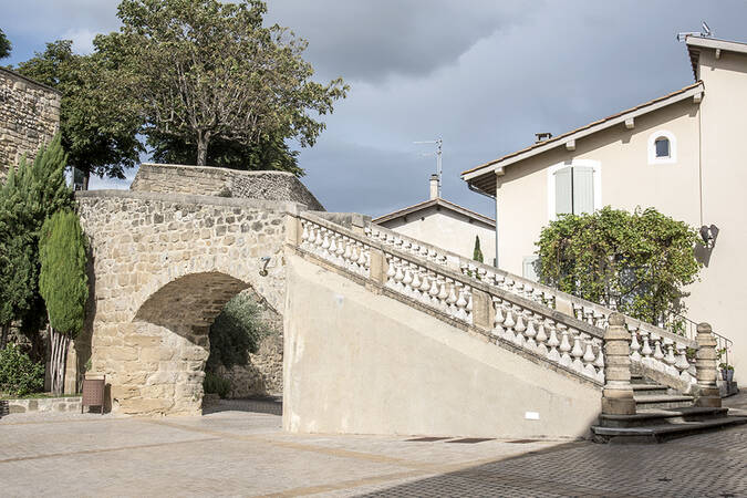 Découvrez le projet de restauration de l’église Saint-Didier d’Alixan, joyau roman du XIIe siècle au cœur d’un village circulaire de la Drôme. Soutenez la candidature d’Alixan au Prix du Public Rhône-Alpes 2025 de la Fondation du Patrimoine. Chaque vote compte !