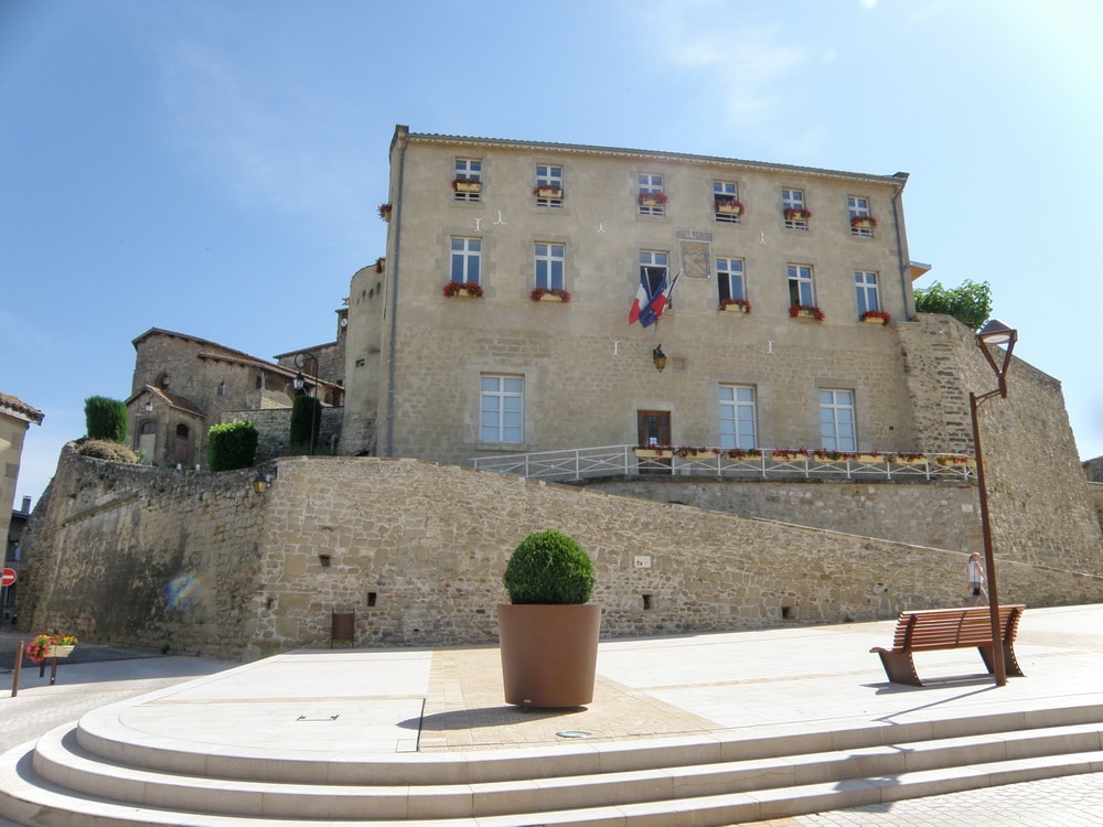 Découvrez le projet de restauration de l’église Saint-Didier d’Alixan, joyau roman du XIIe siècle au cœur d’un village circulaire de la Drôme. Soutenez la candidature d’Alixan au Prix du Public Rhône-Alpes 2025 de la Fondation du Patrimoine. Chaque vote compte !