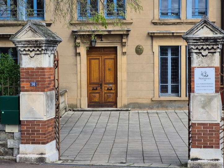 Découvrez l’histoire du Château Loubat à Saint-Rambert-d’Albon, demeure née du rail et symbole du patrimoine de la Drôme des Collines.