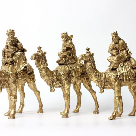 Exposition Noël d'argile à Saint-Uze : 150 santons du monde de la collection Thérèse Neveu jusqu'au 4 janvier 2026. Découvrez le patrimoine céramique drômois.