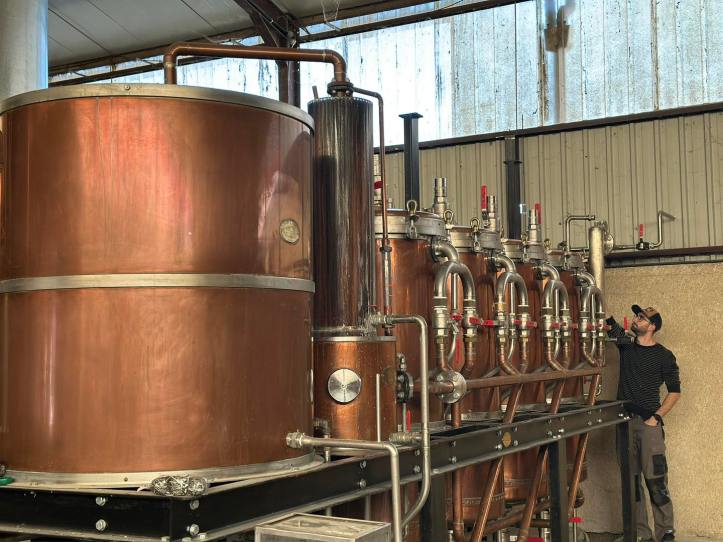 explication des procédés de distillation sur les alambics
